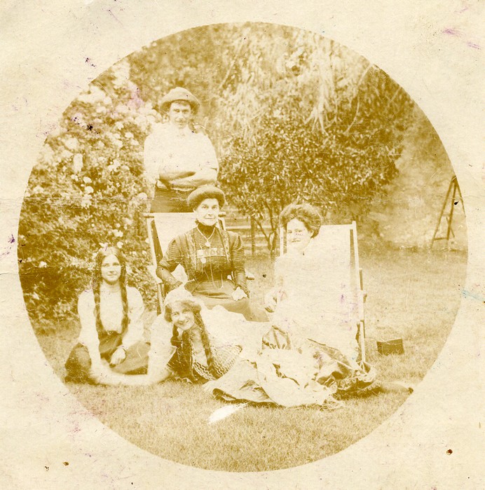 Florence Manning with family in the garden 
