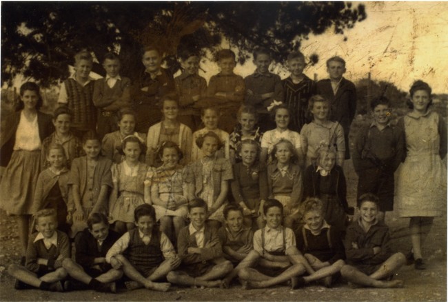 School photo from Hamilton Hill State School in 1940s