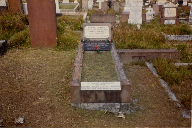 Henry Lawson's grave at Waverley Cemetery in NSW. 